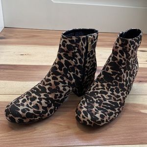 NWOT Kenneth Cole Leopard Ankle Boots, size 8 🐆